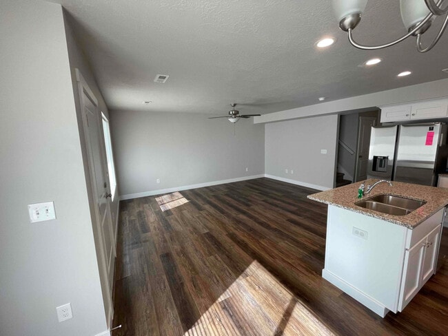 Building Photo - 72 E 1040 N