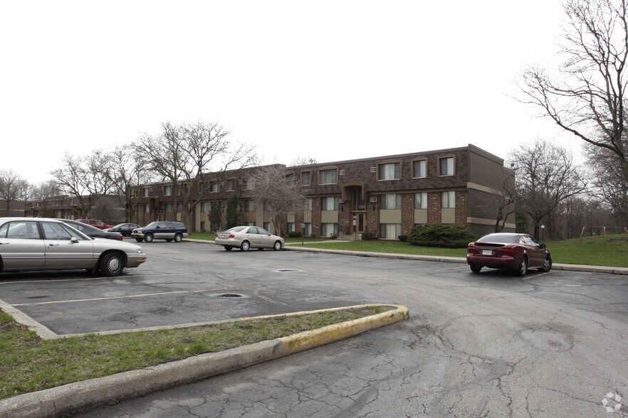 Woodlake Village Apartments Rentals Gary, IN