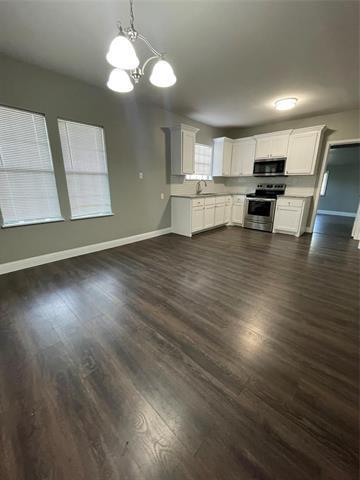 Building Photo - 908 W Waggoman St