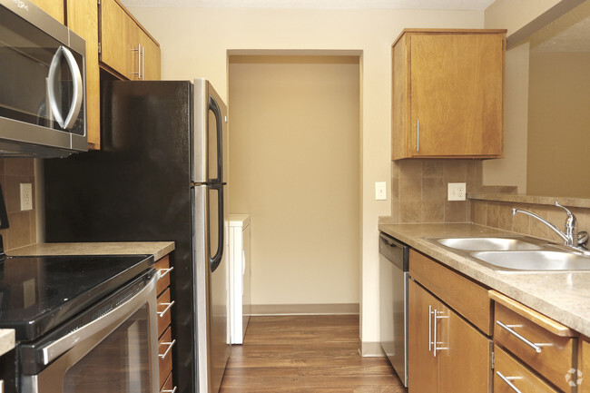 2x2 Kitchen - Graymayre Crossing Apartments