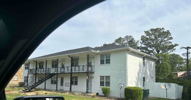 Foto del edificio - 1914 St James Dr