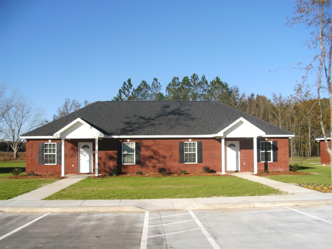 1835 Homer Waters Rd, Glennville, GA 30427 Townhome Rentals in