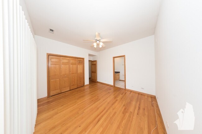 Foto del edificio - 2741 N Southport Ave