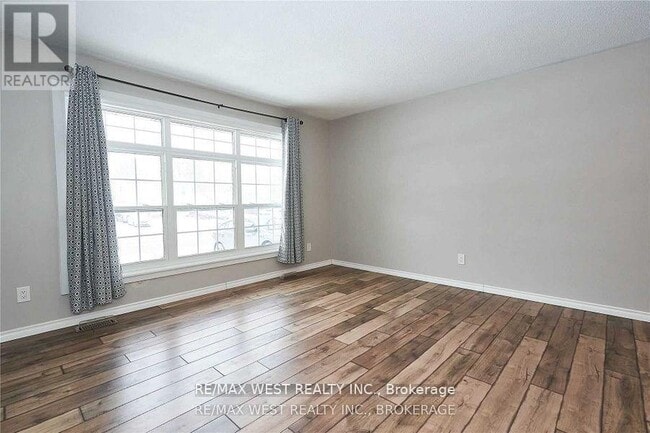 Building Photo - 323 Centre St