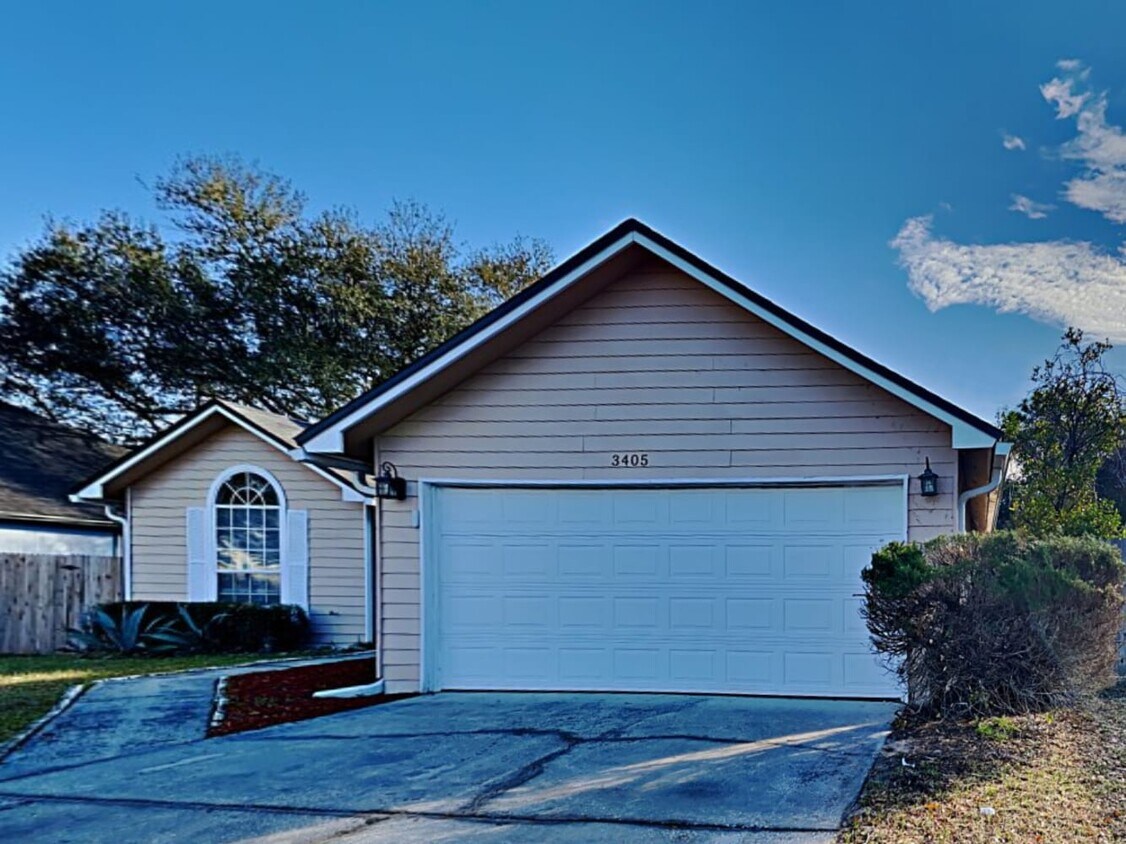 Foto principal - 3405 Charmont Dr