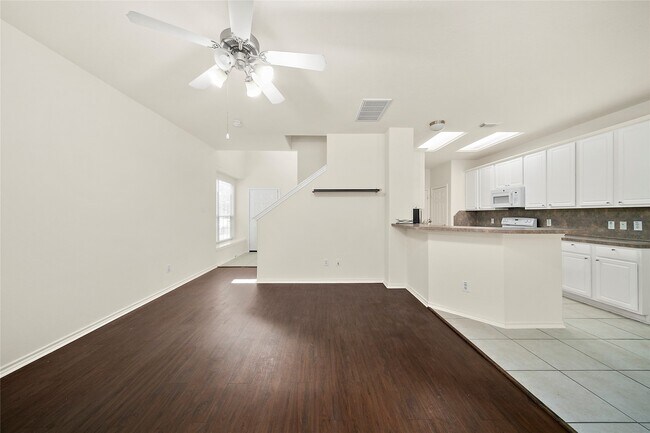 Foto del edificio - 25238 Finchgrove Ln