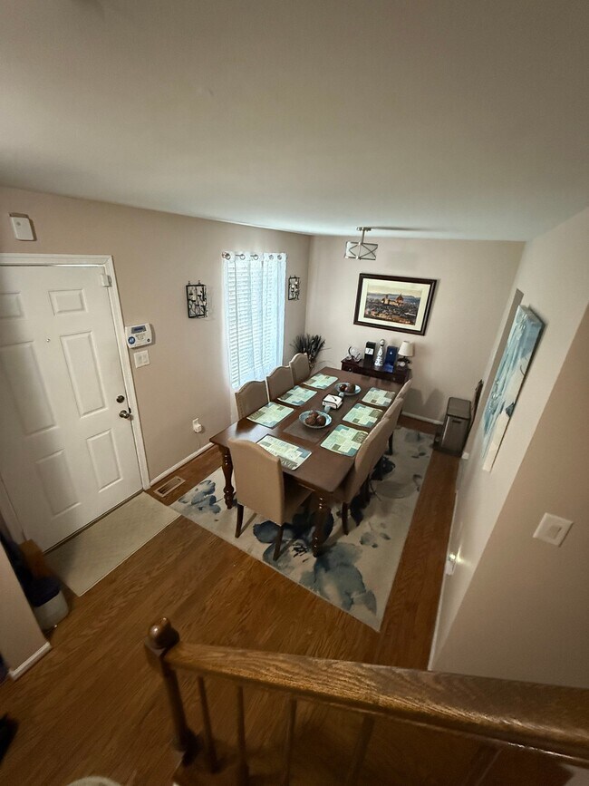 Foto del edificio - 6264 Ducketts Ln