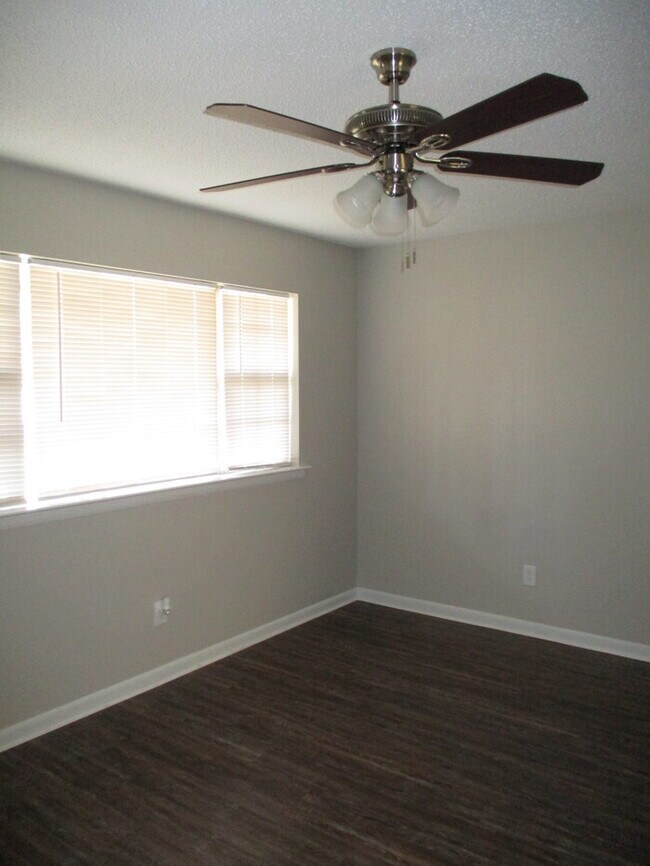 Building Photo - 6911 Knollwood Rd, Little Rock, AR, USA