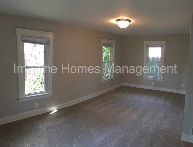 Building Photo - 539 Linda St