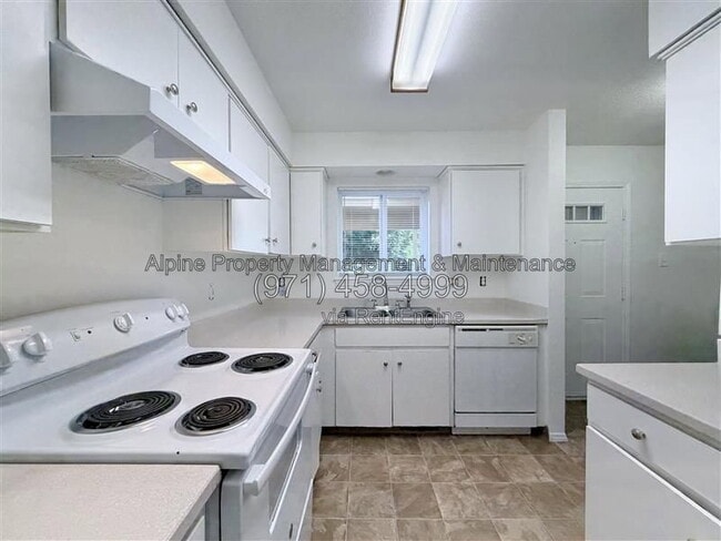Building Photo - 18317 SW Jann Dr