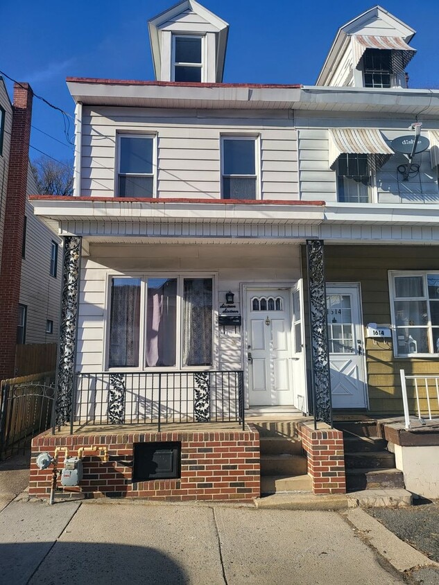 Primary Photo - 3/4 Bedroom For Rent