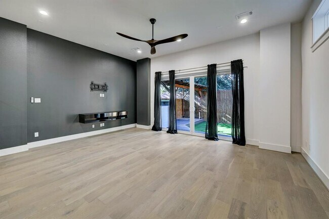 Building Photo - 1136 Adele St
