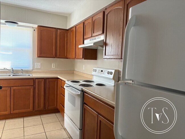Foto del edificio - RATE DROP ALERT (was $1400/month) and SUMM...