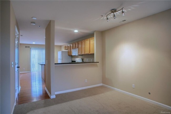 Building Photo - 3031 Camden Dr