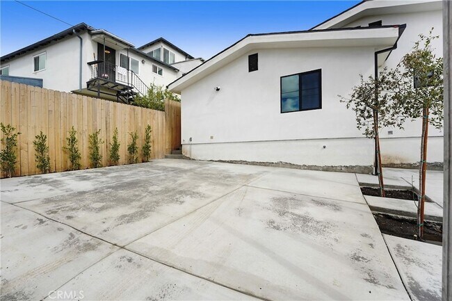 Foto del edificio - 2822 1/2 Waverly Drive Unit