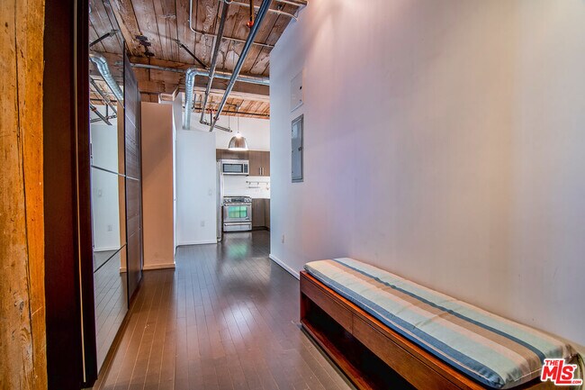 Foto del edificio - 530 S Hewitt St