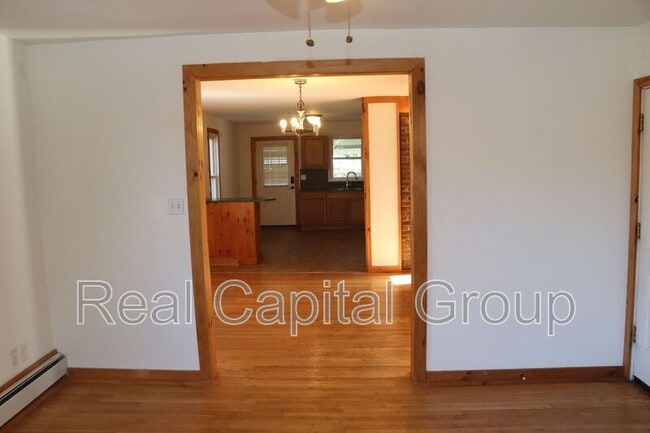 Building Photo - 5 Ferris St