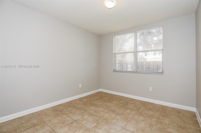Building Photo - 1495 NE 33rd Ave
