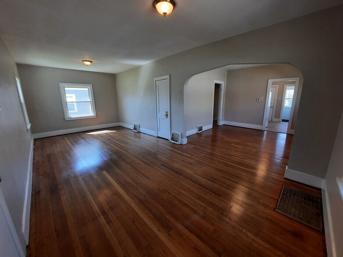 Primary Photo - Pet Friendly Home with Fenced Back Yard an...
