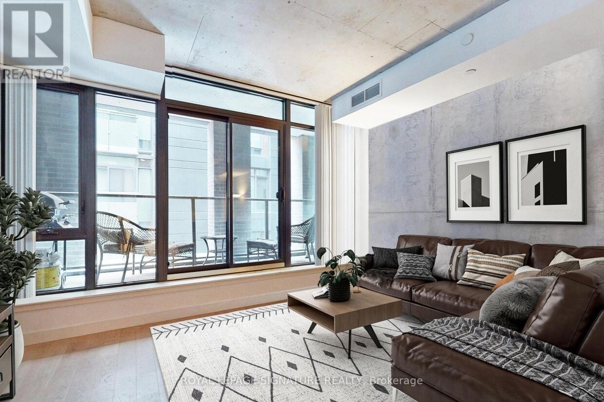 Primary Photo - 111 Bathurst St