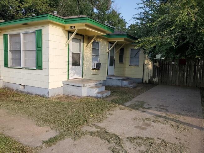 Building Photo - 1321 NW Taft Ave