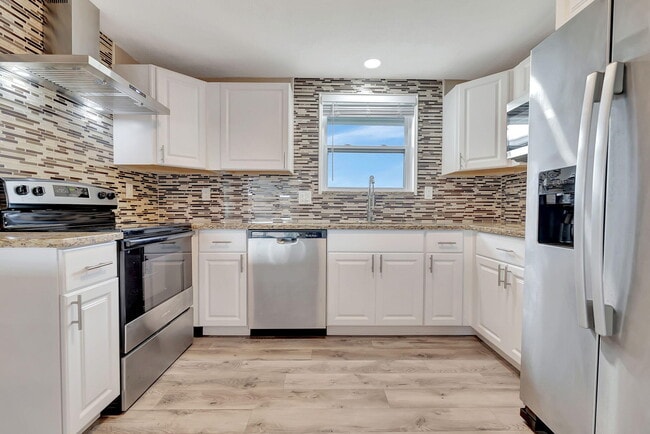 Building Photo - 7611 Spirea Dr