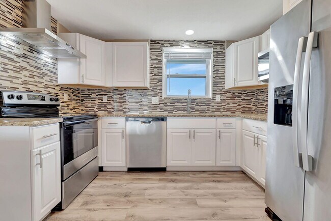 Foto del edificio - 7611 Spirea Dr