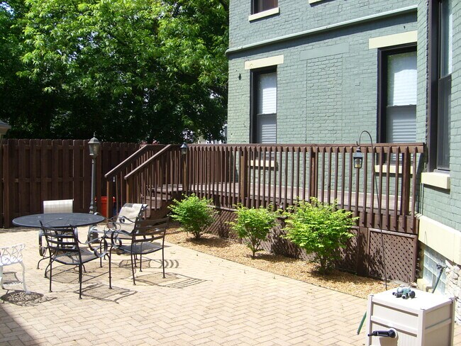 Foto del edificio - 2543 Moorman Ave