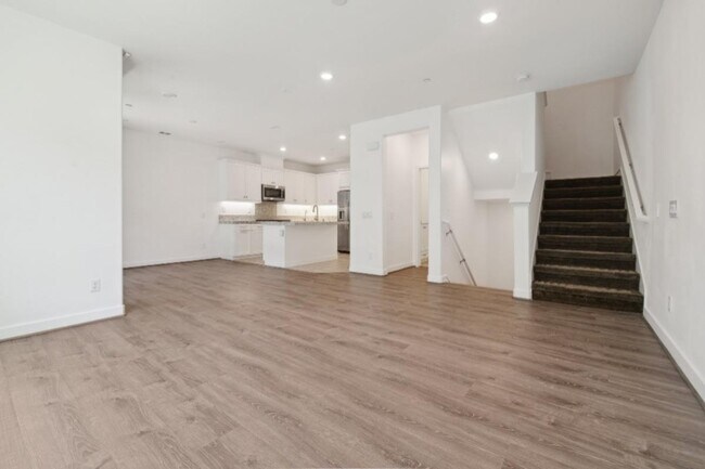 Building Photo - 275 Carmona