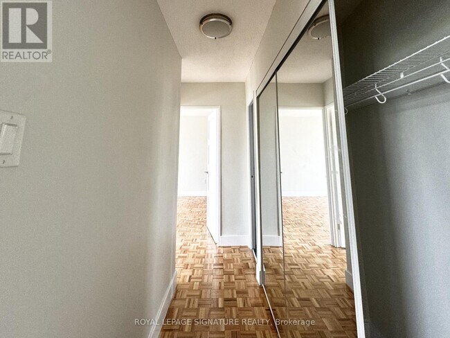 Photo du bâtiment - 666-666 Spadina Ave.