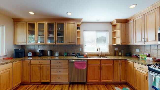 Building Photo - Room in 4 Bedroom Home at 106 Parkwell Ct