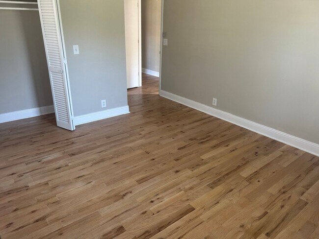 Foto del edificio - 403 E Northfield Blvd