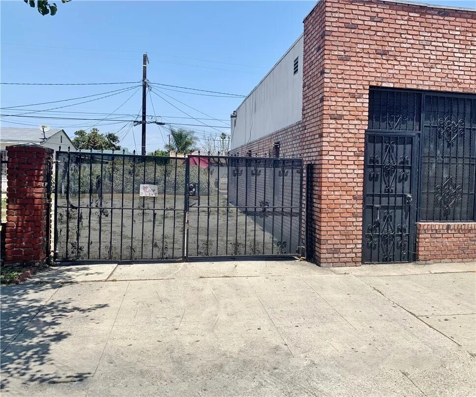 Building Photo - 1509 W Florence Ave