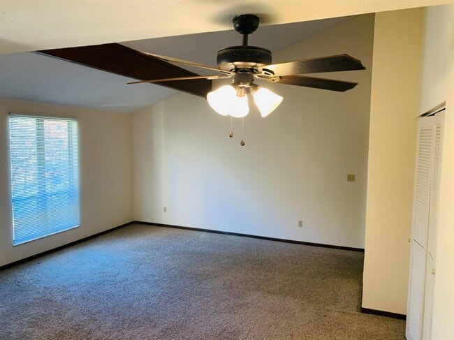 Building Photo - 451 Westwood Dr