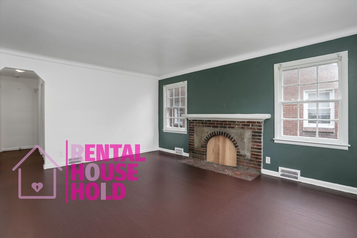 Foto principal - ~ 3 BEDROOM 1 BATH BUNGALOW FREE PRE-SCREEN