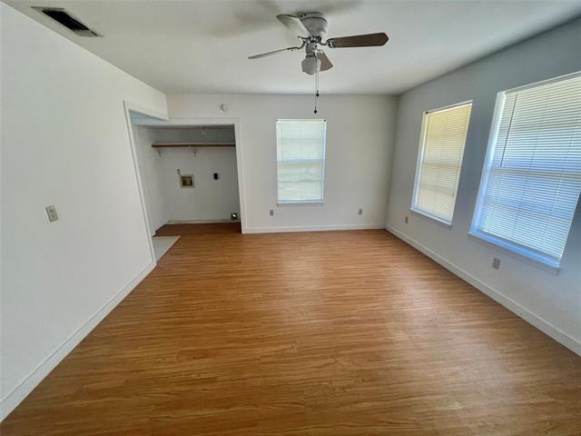 Building Photo - 218 S Elm Ln