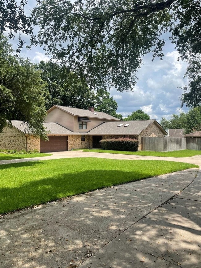 Building Photo - 9948 Twin Shores Dr