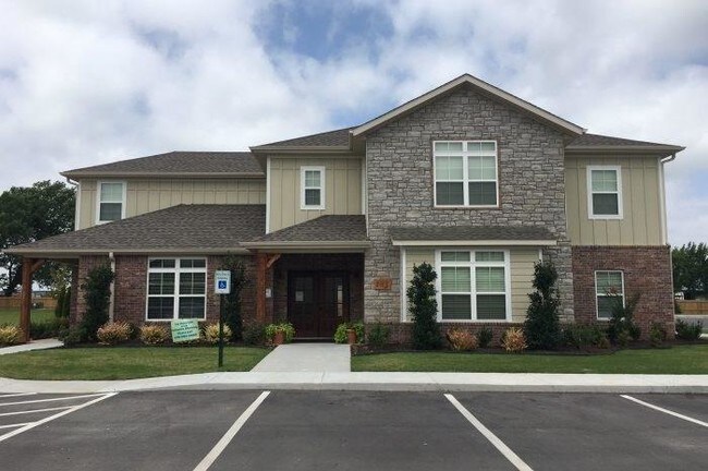 Building Photo - 1024 Southwest Wisteria Avenue