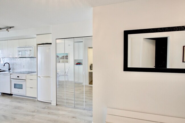 Building Photo - 777 Homer St