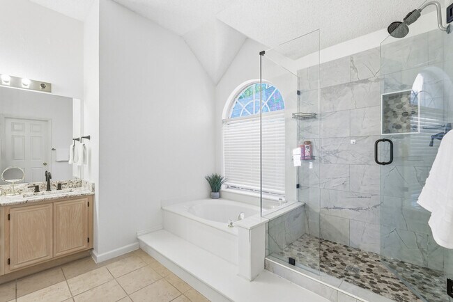 Building Photo - 10217 Napa Valley Dr