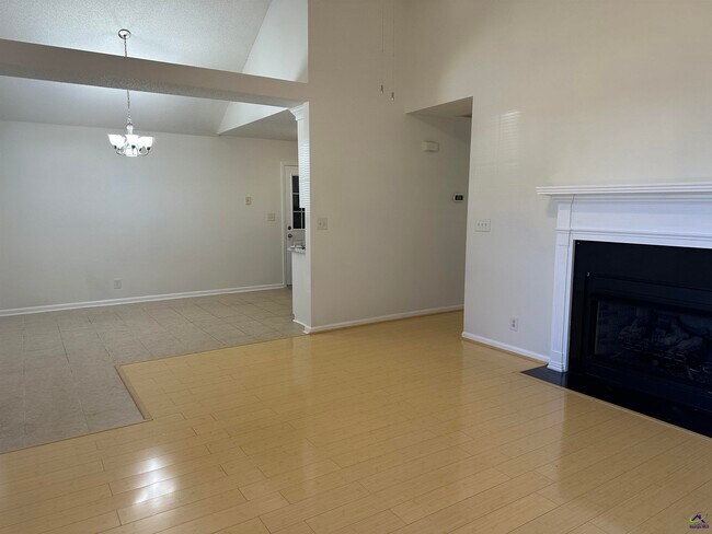 Foto del edificio - 202 Grand Ave