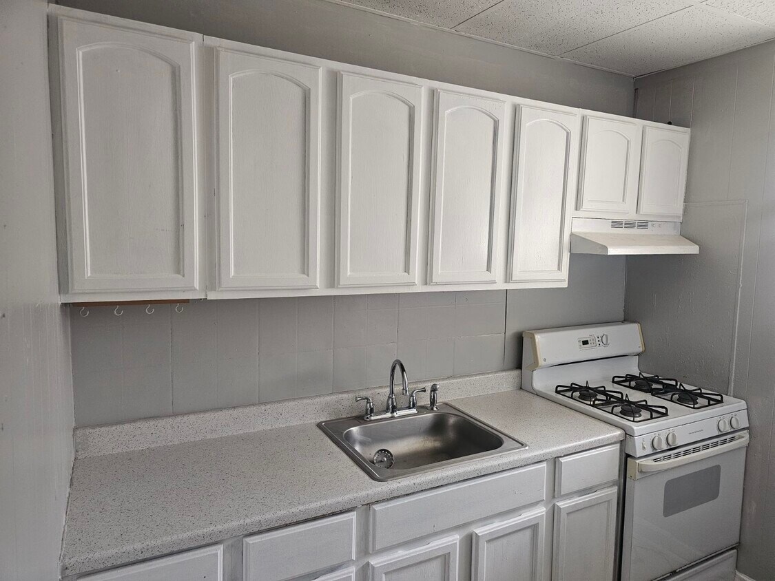 29 S Dewey St, Philadelphia, PA 19142 House Rental in Philadelphia