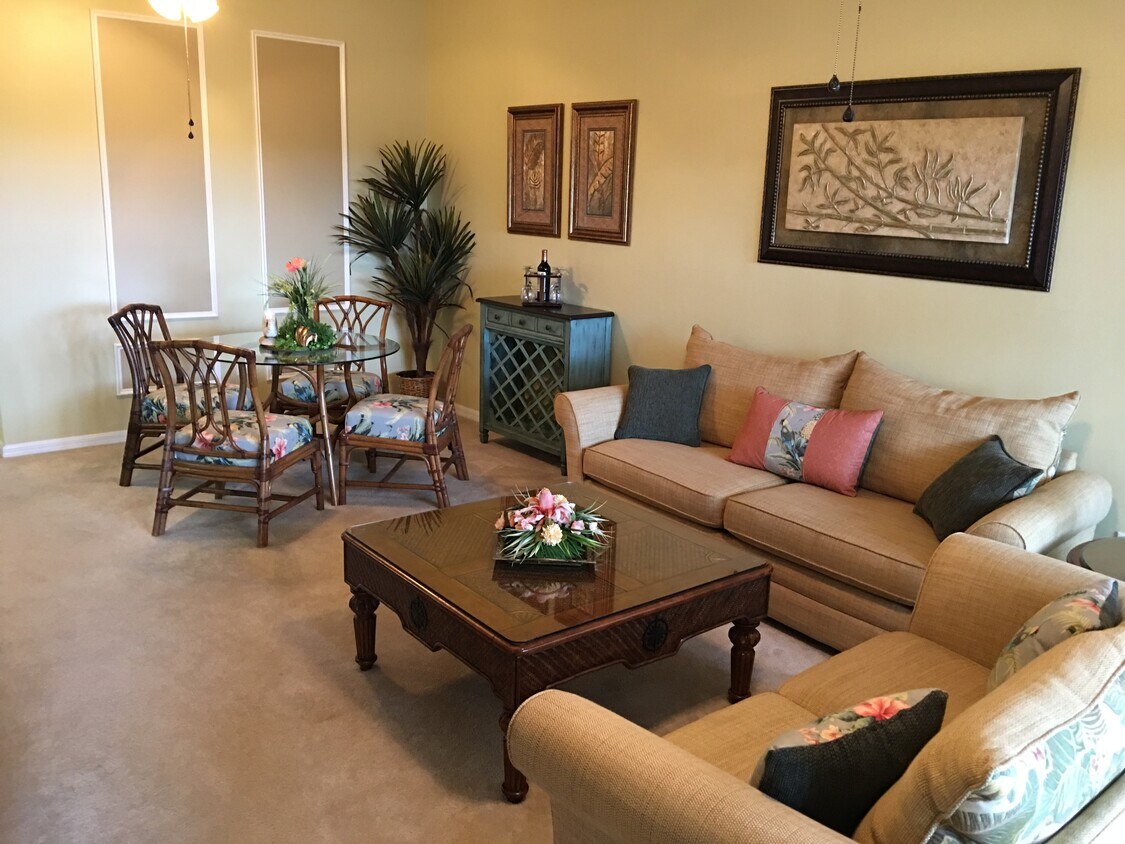 living/dining - 15379 Bellamar Cir