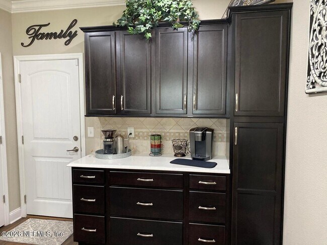 Foto del edificio - 7030 Butterfield Ct