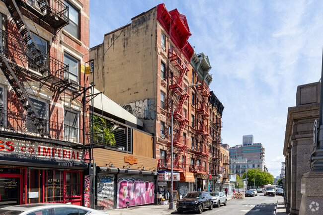 Building Photo - 170 Delancey St