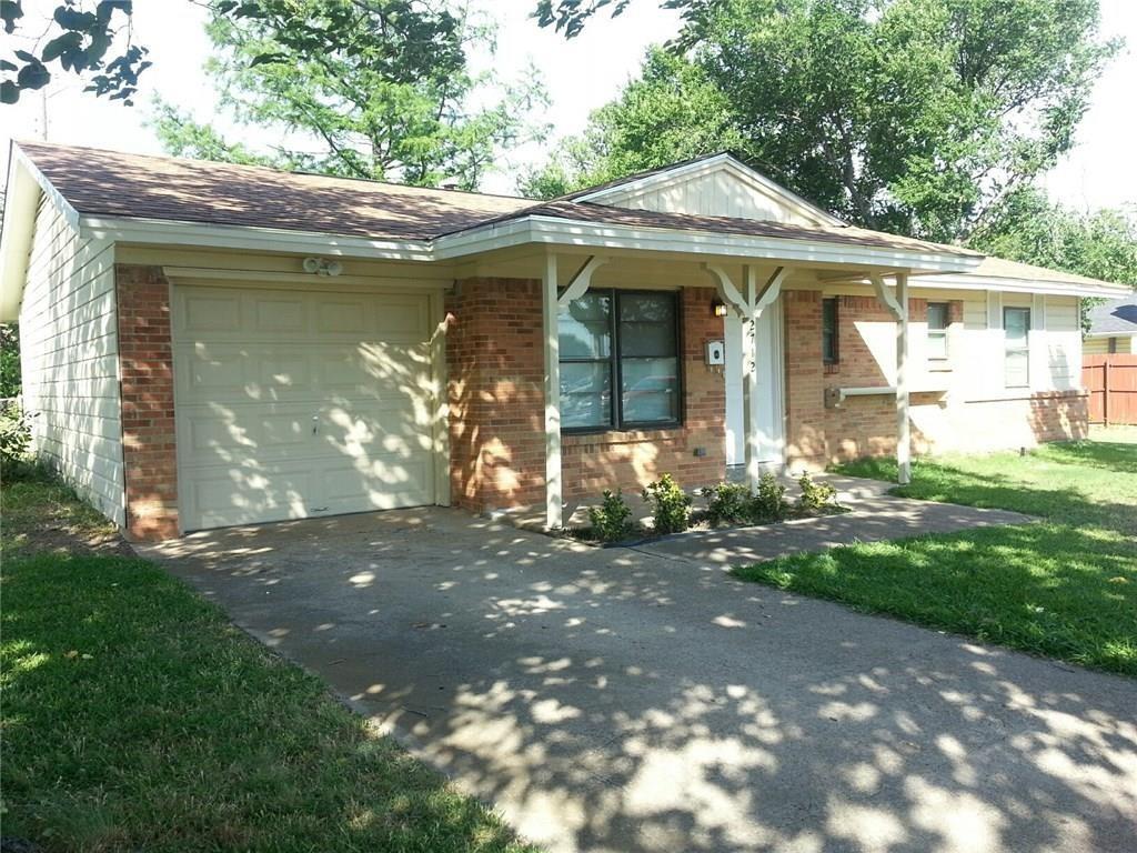 Primary Photo - 2712 W Rochelle Rd