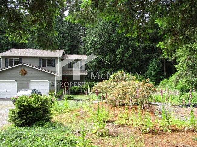 Foto del edificio - Charming 2 Bedroom 2 Bath Duplex
