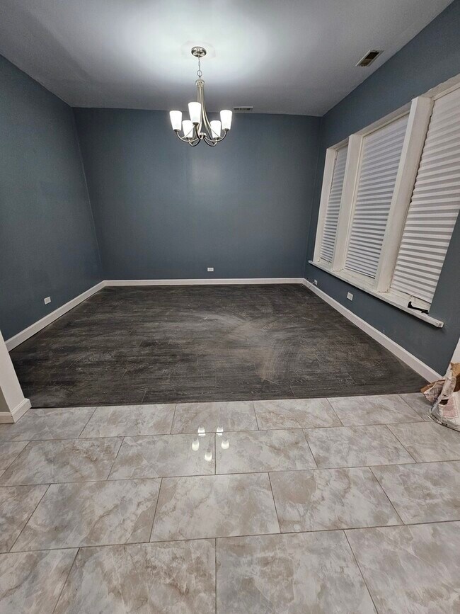 Foto del edificio - 4749 S Prairie Ave