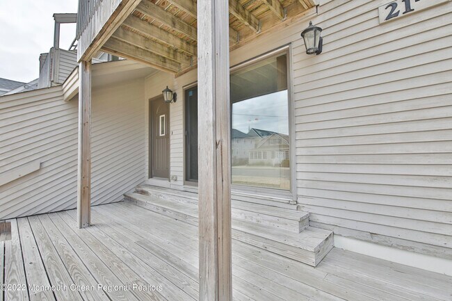 Building Photo - 21 Brown Ave