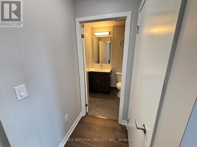 Photo du bâtiment - 2520 Eglinton Ave W